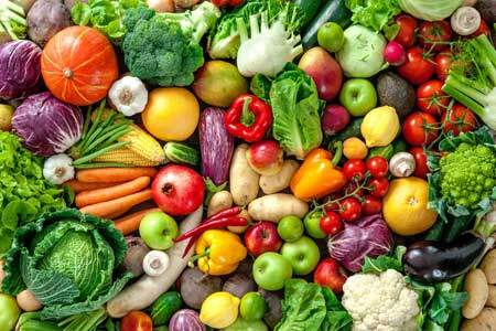 酵素を多く含む新鮮な野菜や果物の画像