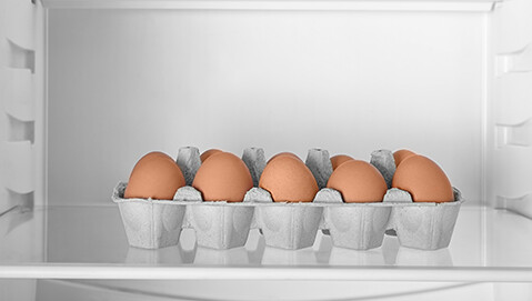 冷蔵庫の中の卵のイメージ